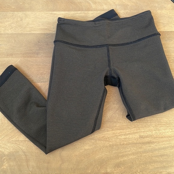 Lululemon Wunder Under Crop Mid-Rise Black with Reflective Stripe - Picture 7 of 9